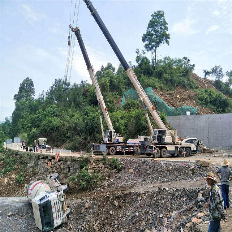 溧阳汽车掉沟里叫吊车救援要多少钱